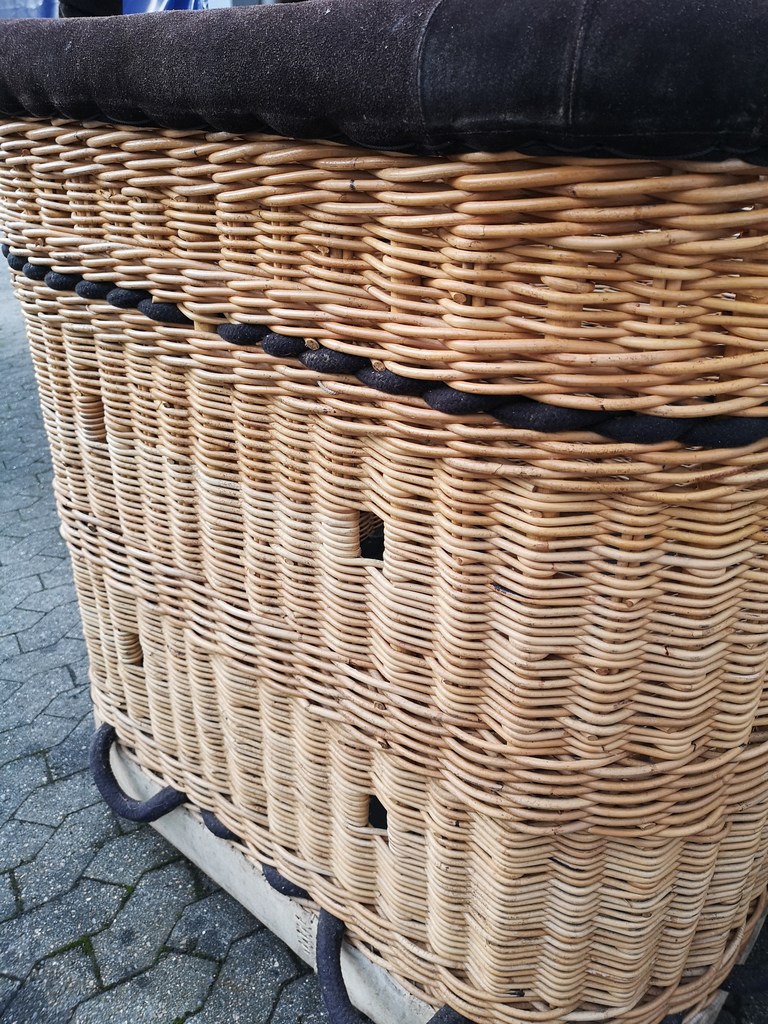 Lindstrand flat top basket