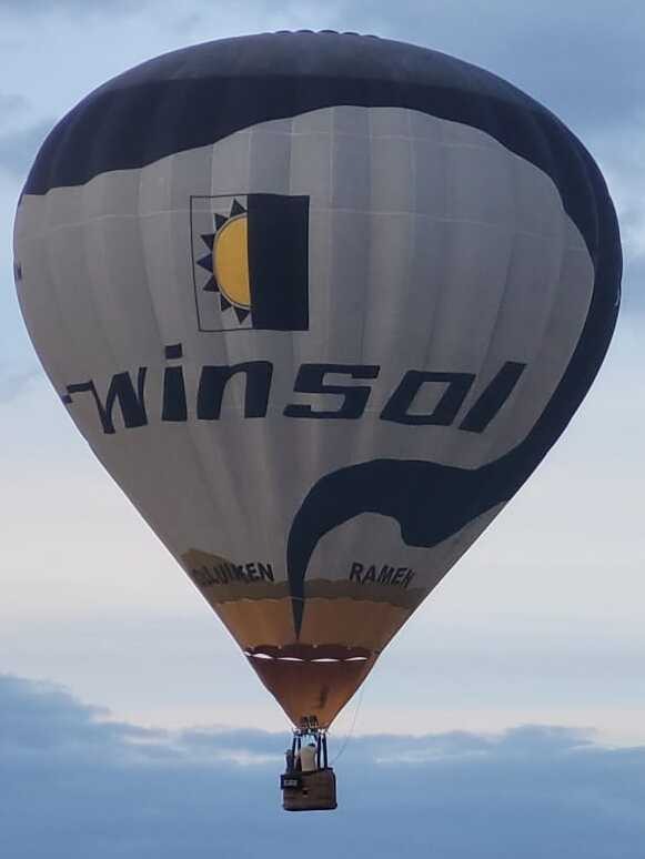 OO-BWL Cameron N-90